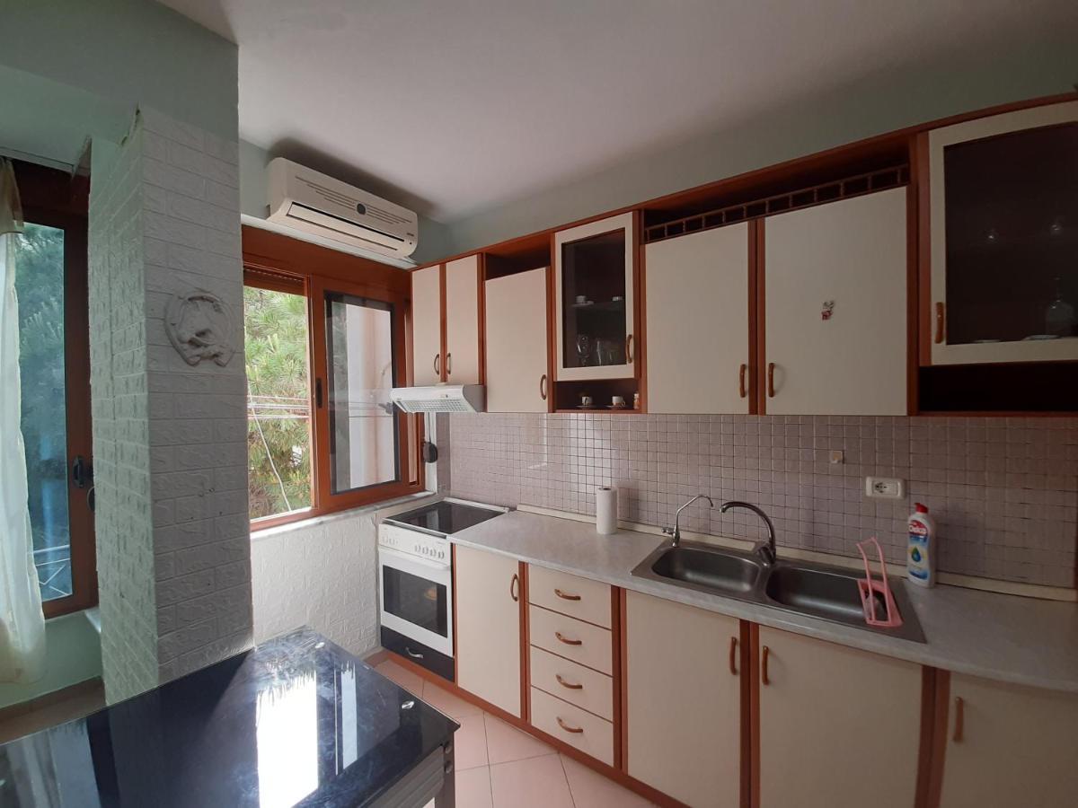 Ema'S Apartment Durres Bagian luar foto