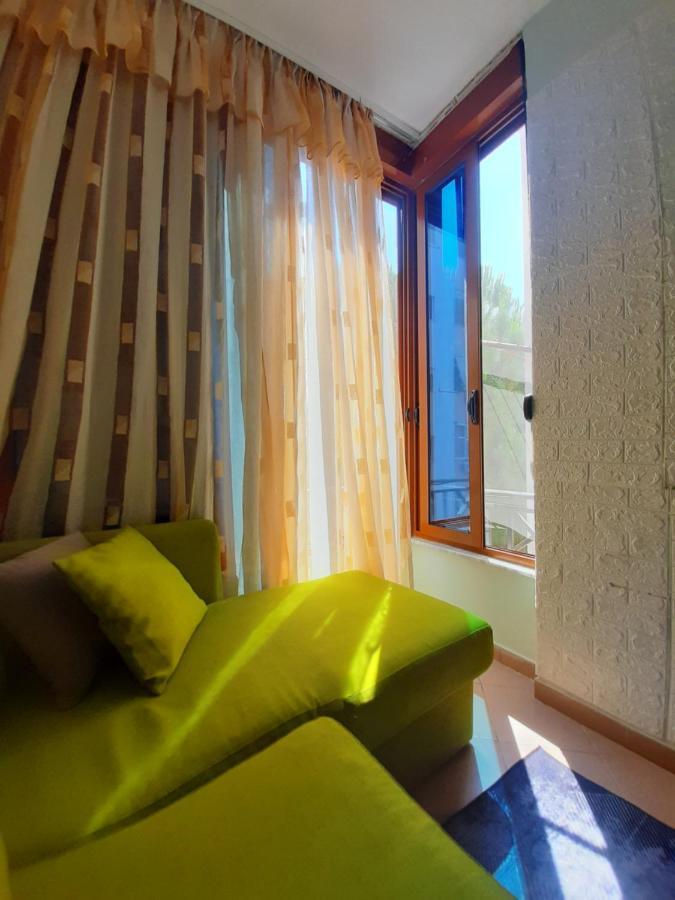 Ema'S Apartment Durres Bagian luar foto